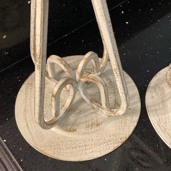 SET/2 Shabby White Distressed Metal Candle Pillars Pedestals Risers Farmhouse - Picture 11 of 14